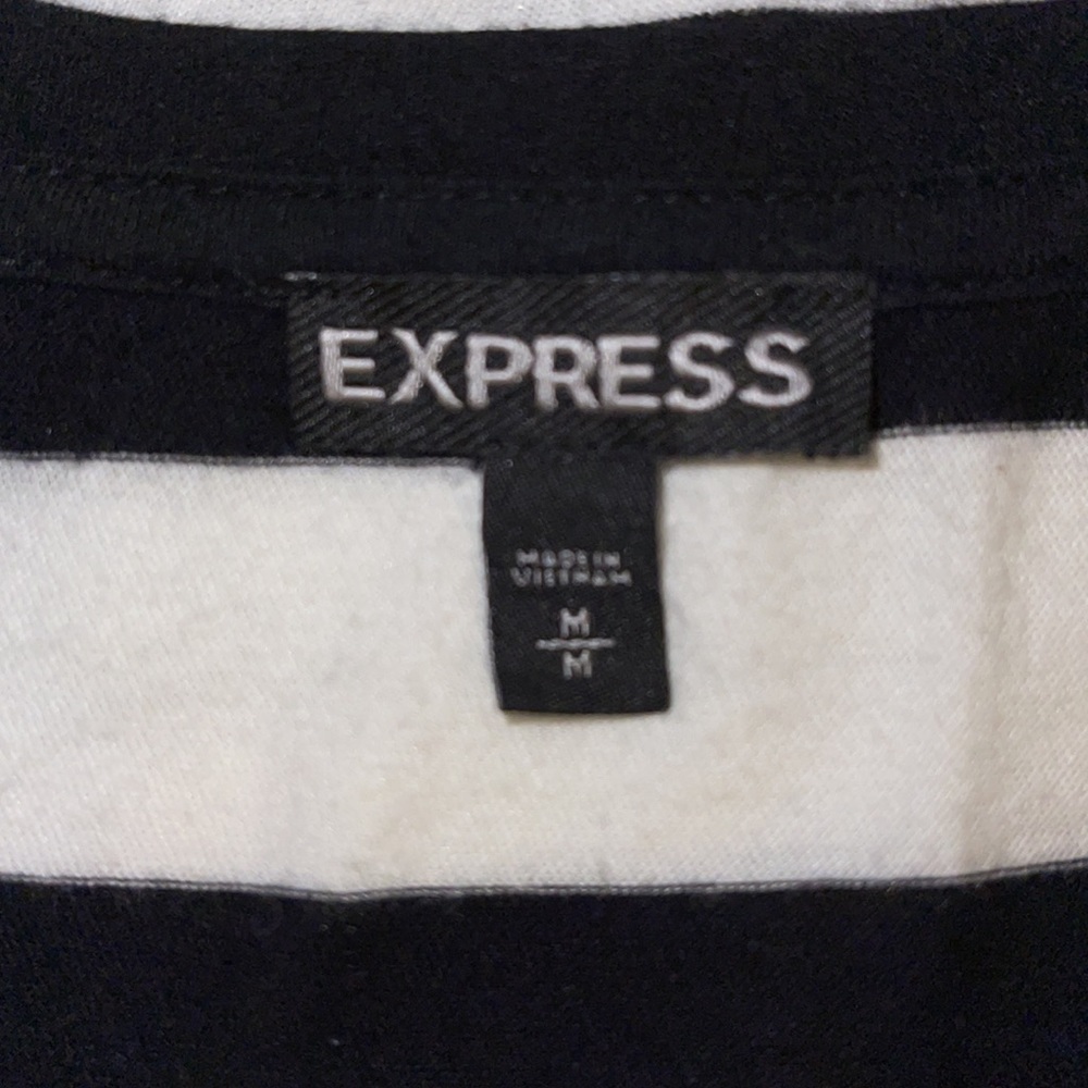 Express Pocket Tee - Picture 2 of 3